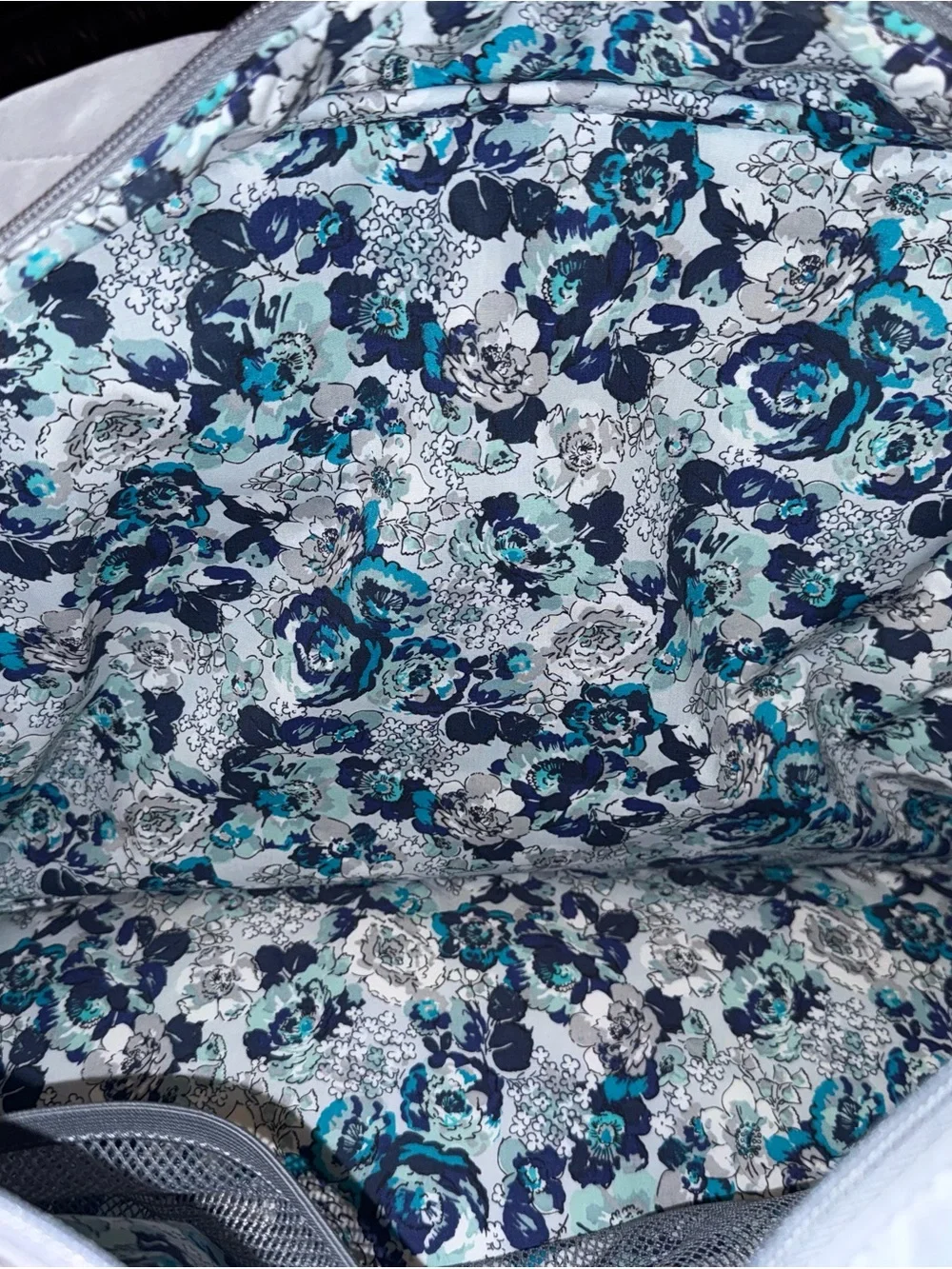 Vera Bradley Medium Traveler bag in Frost Grey